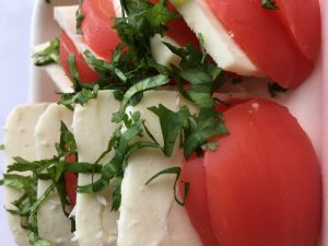 tomate-mozzapresentation-plateau-repas-restaurant-le-canal-traiteur-mistert